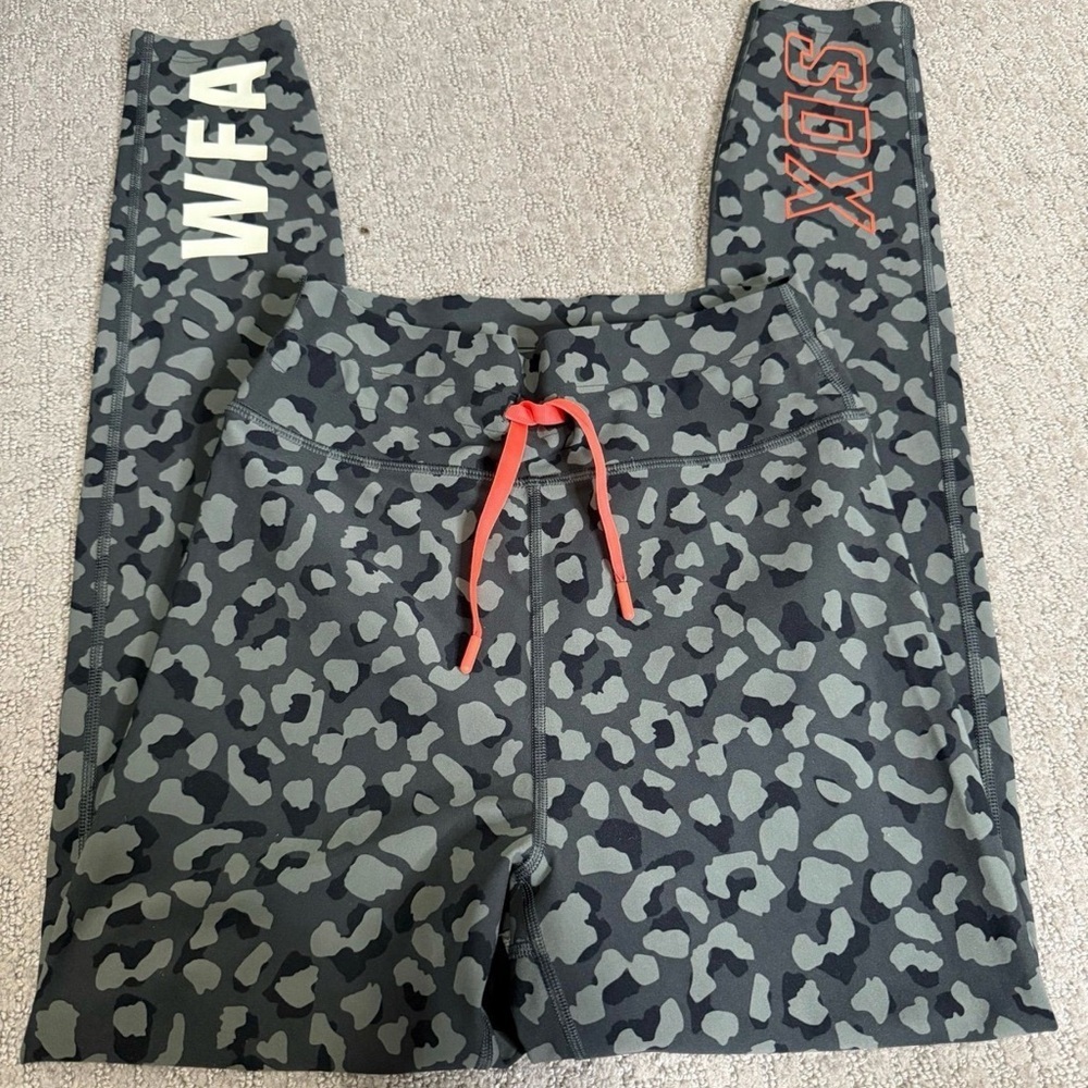 White Fox Active x Sarah’s Day leggings 25”